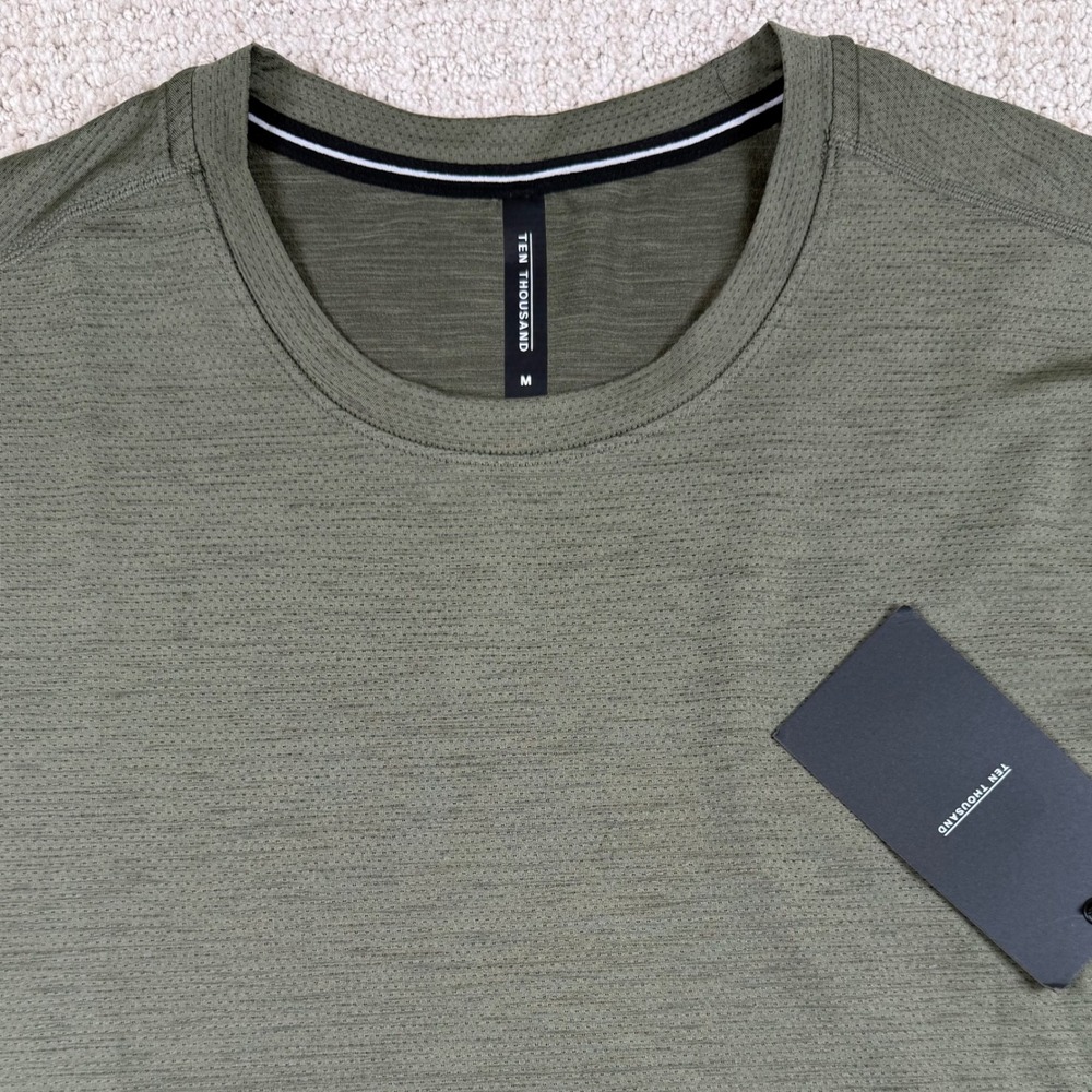 NEW Ten Thousand Mens Medium Green Interval Short Sleeve Performance Shirt